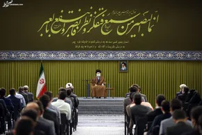 فیلم / شعار متفاوت دانشجویان در آغاز دیدار رمضانی با مقام معظم رهبری