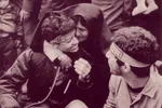 وقتی فرمانده ارتشی در برابر مقام مادر شهید قامت خم می‌کند + عکس