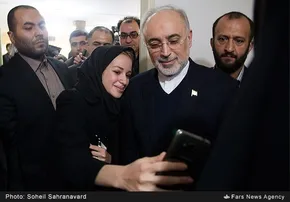 عکس/گریه دختر دانشجو