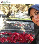 عکس/ مجری معروف در کنار سفره پُر نعمت امام رضا (ع)