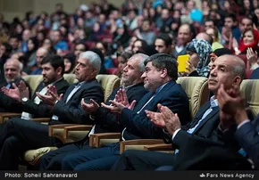 تصاویر/ پرواز پهپادها در برج میلاد تهران