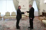نخ تسبیح نظام سلطه پاره شده است