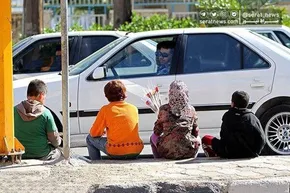 فیلم / درآمد هنگفت کودکان کار سر چهارراه‌های تهران؛ ۵۰ تا ۷۰ میلیون تومان