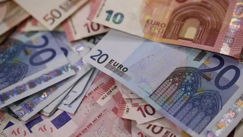 قیمت دلار و قیمت یورو امروز شنبه ۱۷ آبان ۱۴۰۴