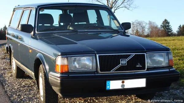 Volvo 240

ظاهر این خودرو که تا سال ۱۹۹۶ در کشورهای مختلف تولید می‌شد نیز چندان زیبا نیست.