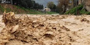 فیلم / خیابان‌های چین در آب غرق شد/ حجم سیلاب را ببینید