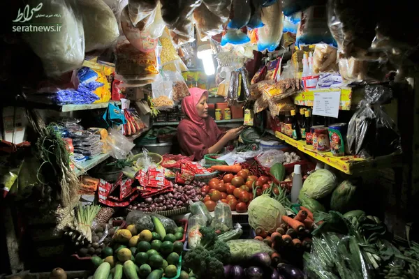 مغازه فروش مواد غذایی و میوه و سبزی در جکارتای اندونزی