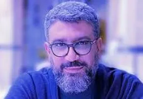 فیلم | توضیحات رضا رشیدپور درباره عکس با عوامل «عشق ابدی»