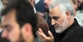 فیلم/ نوای دل‌انگیز اذان پسر بر سر مزار پدر شهیدش