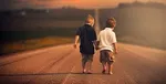 پنج حالت بدن که موجب سوءظن دیگران به شما می‌شوند