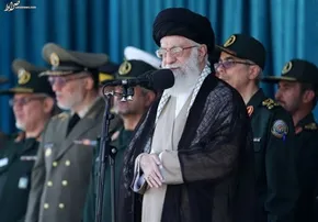 تصاویر / رهبر انقلاب در مراسم دانش‌آموختگی دانشگاه‌های افسری