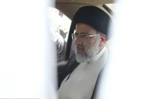 فیلم / عبای وارونه امیر قطر خبرساز شد