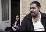 فیلم «کوچه بی نام» به کارگردانی هاتف علیمردانی، داستان دو خانواده است که در یکی از محله های جنوب شهر تهران زندگی می کنند و درگیر اتفاقاتی می شوند