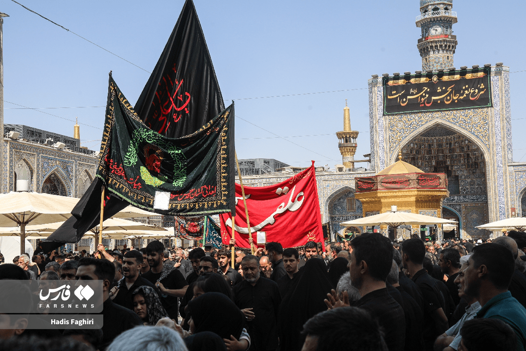 تصاویر| عزاداری سالروز شهادت امام رضا(ع) در حرم رضوی تصاویر| عزاداری سالروز شهادت امام رضا(ع) در حرم رضوی