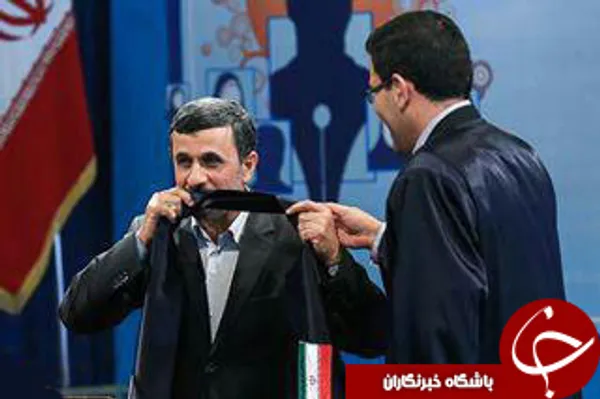 بوسه بر شال مخصوص تجلیل از همایش نخبگان