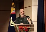 بازدید سرلشکر سلامی از نمایشگاه دستاورد‌های نیروی زمینی سپاه