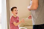 چگونه با کودک بی انگیزه خود رفتارکنیم؟ ده راهکار طلایی!