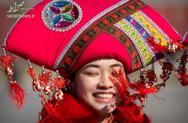 یکی از مهمان نوازان استقبال کننده از شرکت کنندگان در جلسه عمومی کنگره ملی خلق چین