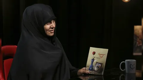 فیلم / از عزا درآوردن مادر شهید مجید قربانخانی پس از ۸ سال روی آنتن زنده تلویزیون