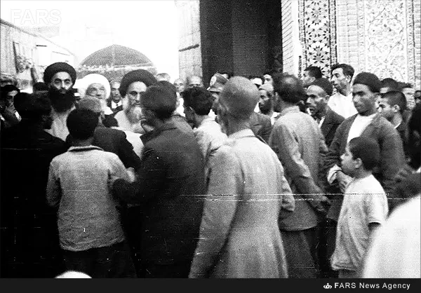 4- شهرری،مرحوم سلطان الواعظین شیرازی در کنار آیت‌الله‌العظمی سید‌عبدالله شیرازی