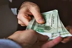 پرداخت دو ماه حق سنوات به کارگر حادثه‌دیده و از کارافتاده