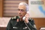 عکس | شهید باقری در دوران خبرنگاری در حال گرفتن مصاحبه
