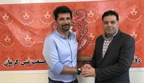 فیلم| بریدن صفحه تلویزیون با اره توسط هوادار فوتبال بعد از شکست تیمش!