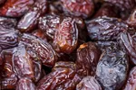 بسته‌بندی غیر بهداشتی خرما در جنوب تهران+ فیلم