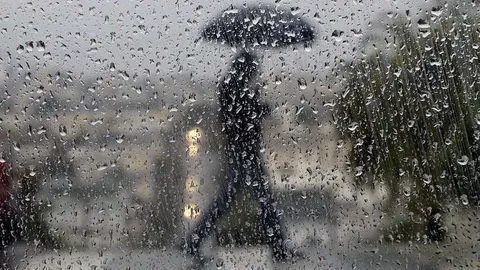 شمال تهران در انتظار رگبار و رعدوبرق