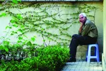 مراسم خاکسپاری کیومرث پوراحمد در حال برگزاری است