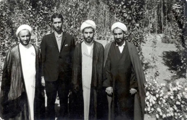 استادعلی دوانی در کنار شهید دکتر محمد مفتح