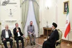 دل‌های ما در صحنه مبارزات شما حاضر است/ پیروز نهایی را خواهید دید