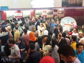عکس/تجمع کنکوری‌ها مقابل دانشگاه‌تهران