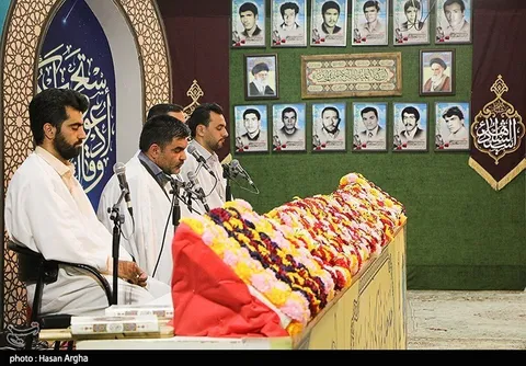 تصاویری از جمع خوانی قرآن کریم در حسینیه اعظم زنجان