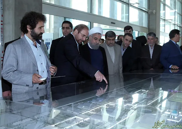 اسماعیلی در سمت راست علی جنتی دیده می شود.