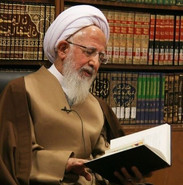فیلم| اشک‌های آیت‌الله جوادی آملی بر پیکر رهبر شهید