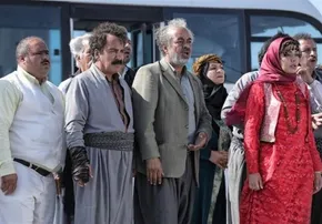 تصاویر / تیپ متفاوت روناک، سلمان و عمو کاووس / نشست خبری عوامل سریال «نون خ ۵»