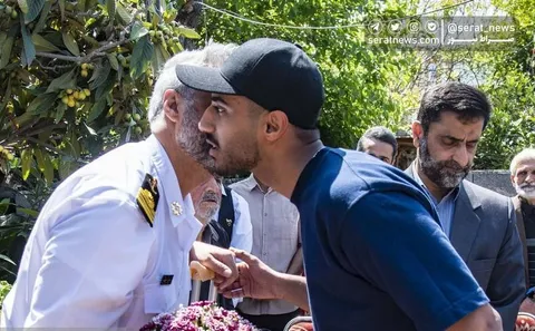 تصاویر| مراسم استقبال از «قهرمان بازمانده ناوشکن دنا»