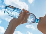 پارچ به جای آب معدنی؛ دولت استفاده از PET را ممنوع می‌کند