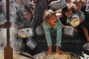 فیلم | گریه سوزناک دختر خردسال فلسطینی از فرط گرسنگی