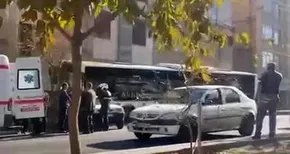 فیلم| سانحه عجیب رانندگی در مشهد؛ ورود اتوبوس به پیاده‌راه