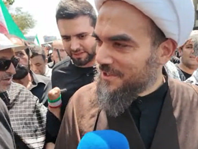 فیلم| حضور داماد رهبر شهید انقلاب در رواق دارالذکر