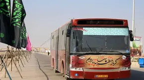 عکس/ پوستر ویژه از رهبر انقلاب در حال قرائت زیارت اربعین