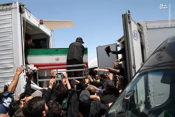 عکس| حضور سردار قاآنی در تشییع پیکر رهبر شهید انقلاب در مشهد