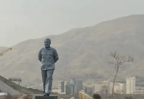 نصب تندیس شهید حاجی زاده در غرب پایتخت