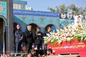 عکس/دستخط رهبر انقلاب بر تصویر شهید حججی