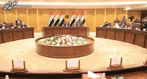 فیلم| کتک‌کاری و پرتاب کفش در پارلمان عراق