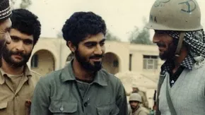 عکس منتشر نشده از امام خمینی(ره) که به برج آزادی اهدا شد