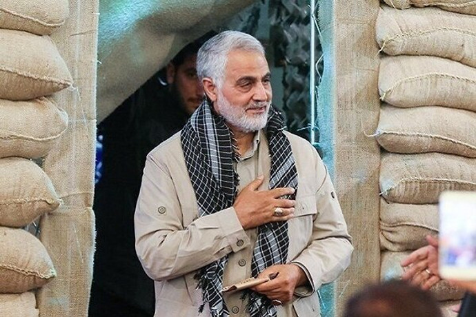فیلم| واکنش جالب شهید سلیمانی به سوال متفاوت خبرنگار
