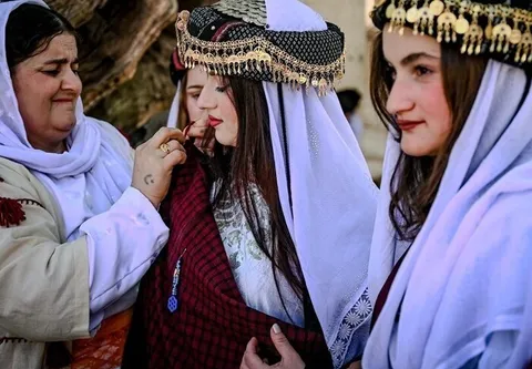 تصاویر / آداب و رسوم متفاوت ایزدی‌ها در معبد لالش در جش سال نو